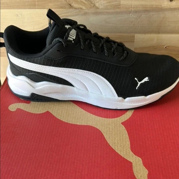 Puma Men\'s Black and White Sneakers size 9.5 main image 4